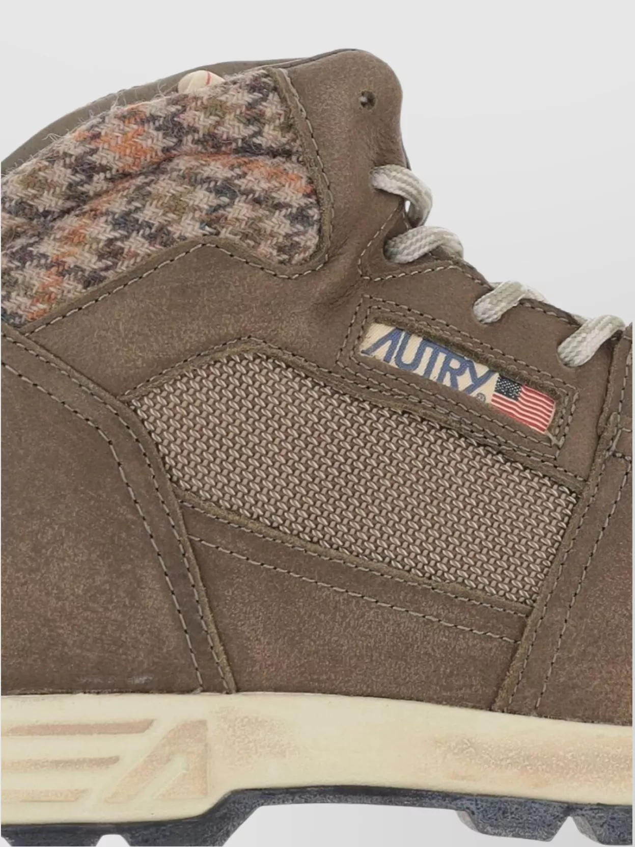 Autry Low Top Sneakers With Round Toe And Ridged Sole