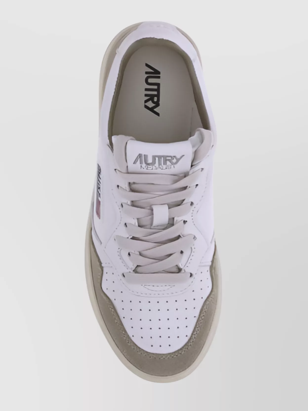 Autry Medalist Low Sneakers Logo Detail