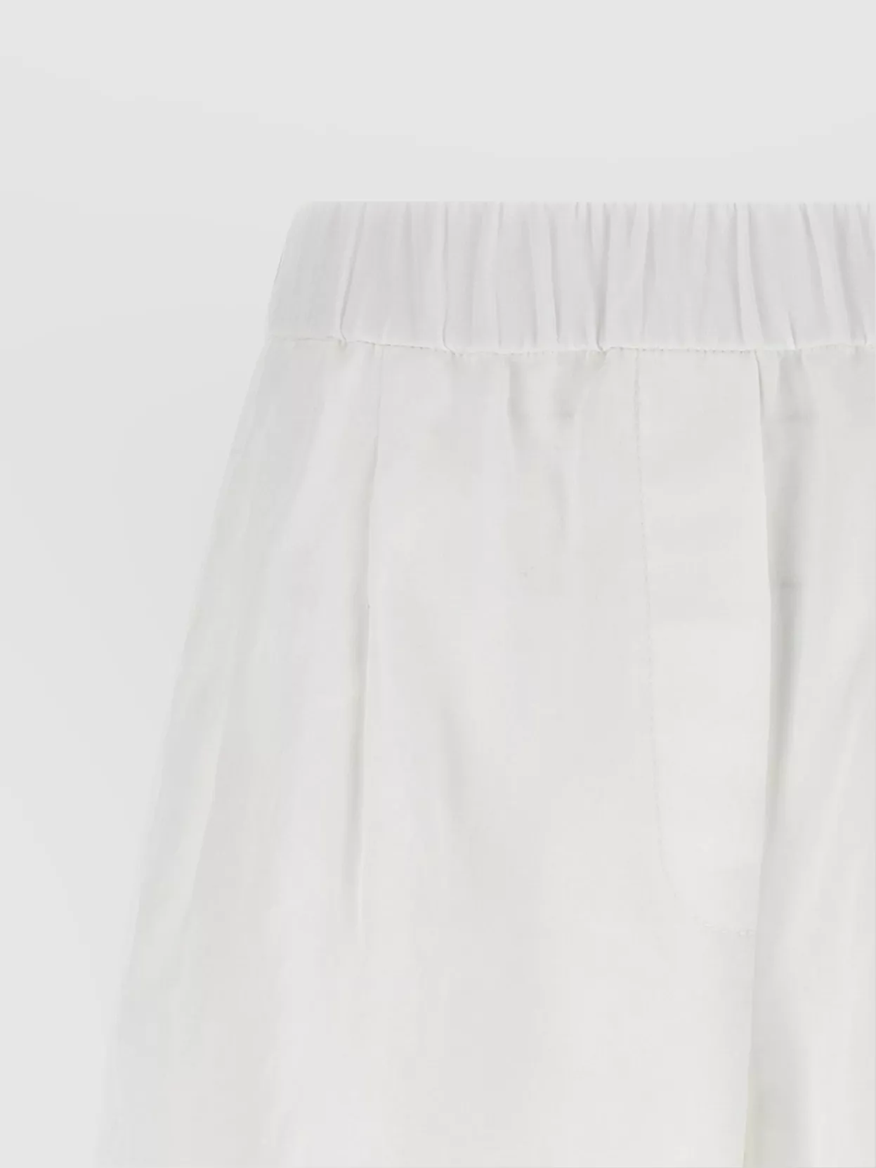 Brunello Cucinelli Elastic Waist Pleated Shorts With Back Pockets