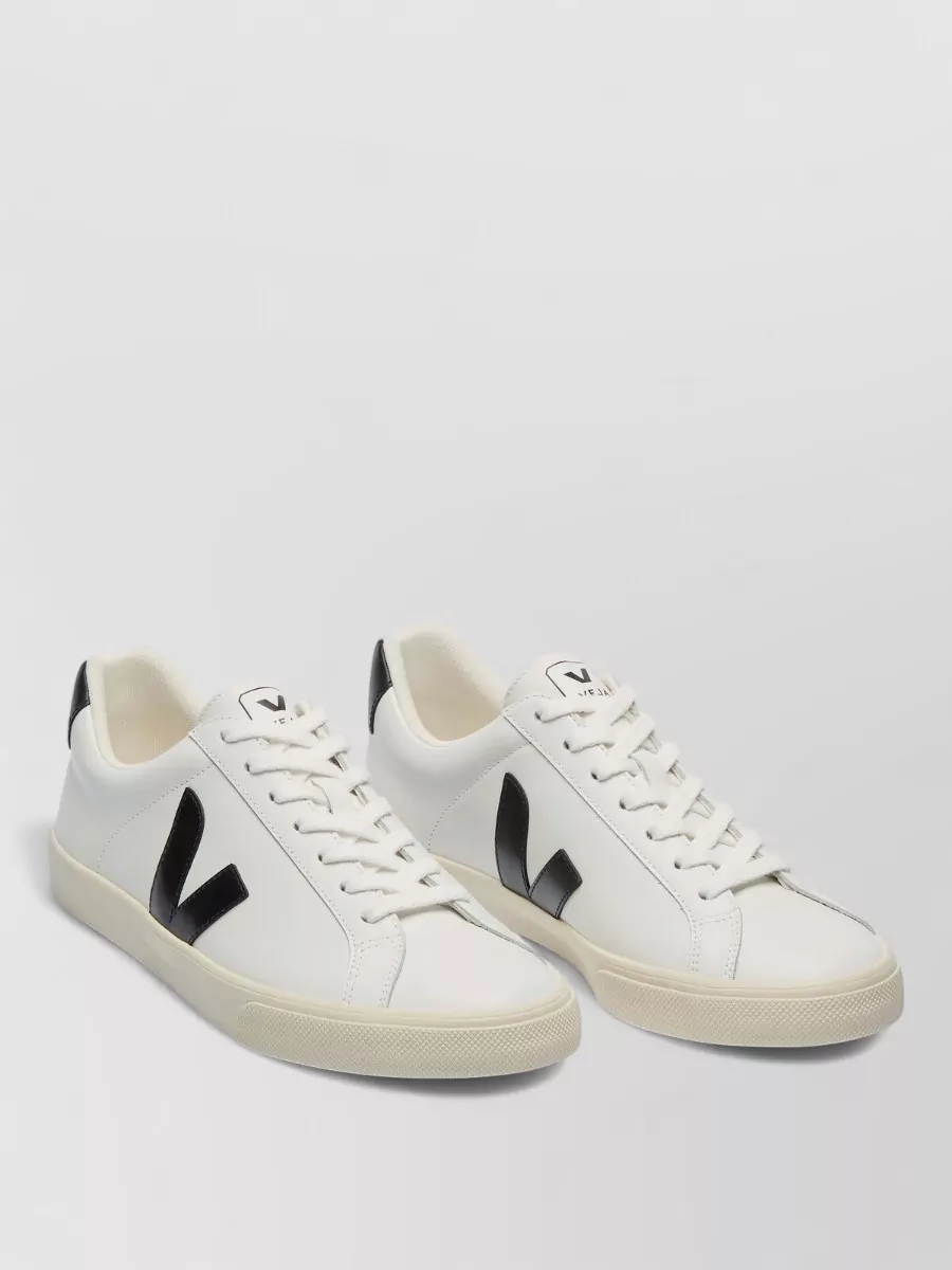 Veja Low-Top Sneakers