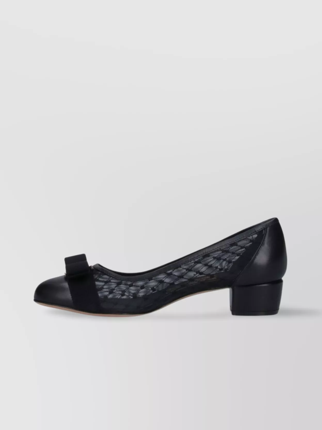 Ferragamo Quilted Round Toe Ballerina Shoes With Bow