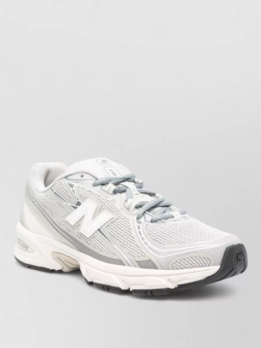 New Balance low-top sneakers