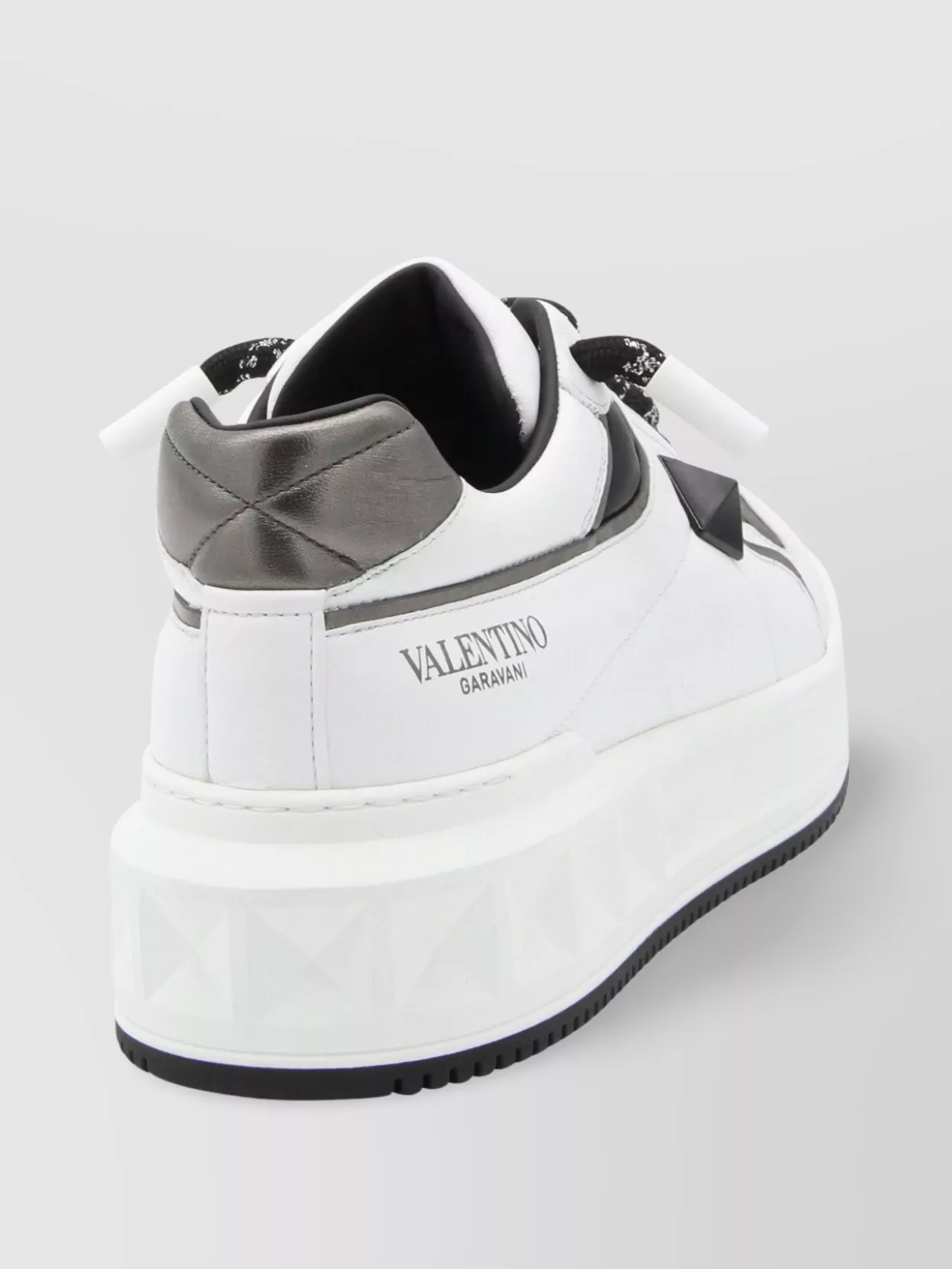 Valentino Garavani Low top sneakers contrast panels | The