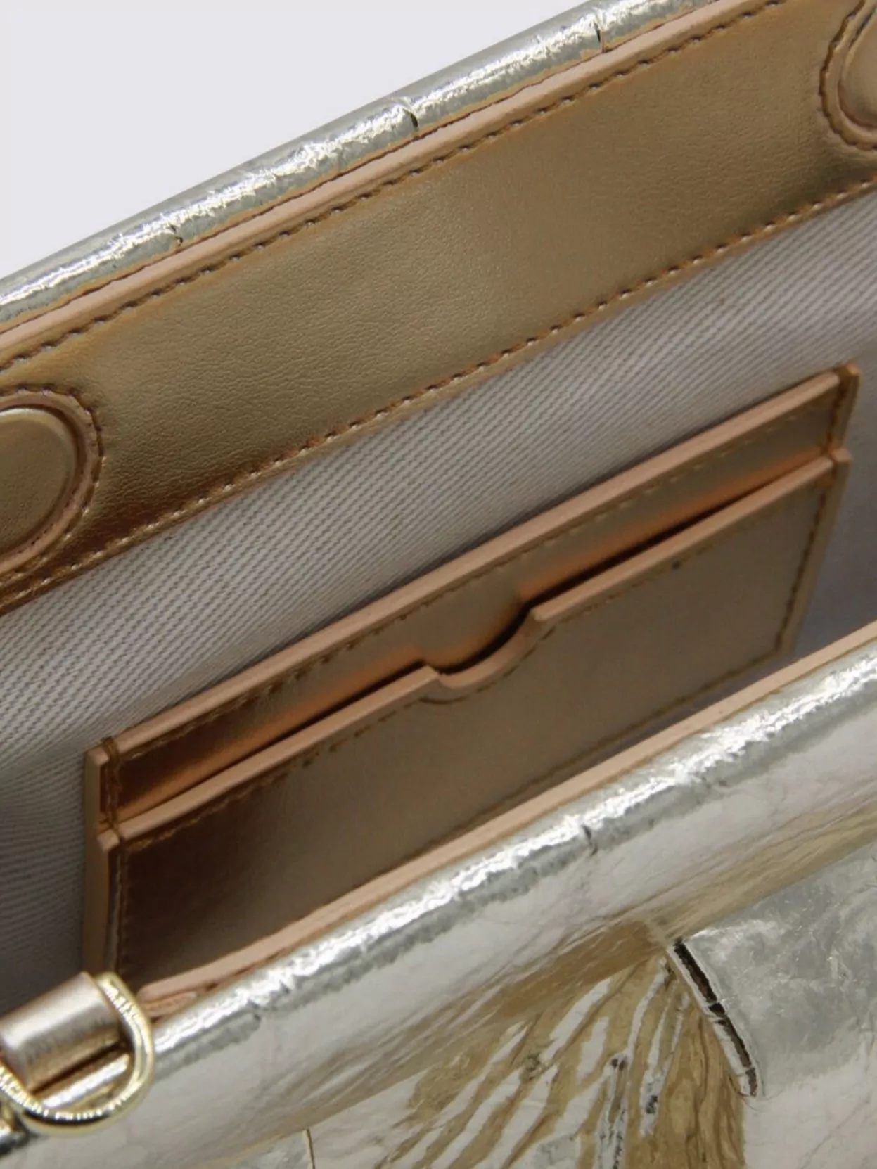 Themoirè Metallic Clutch Bag Shoulder Strap In Gold