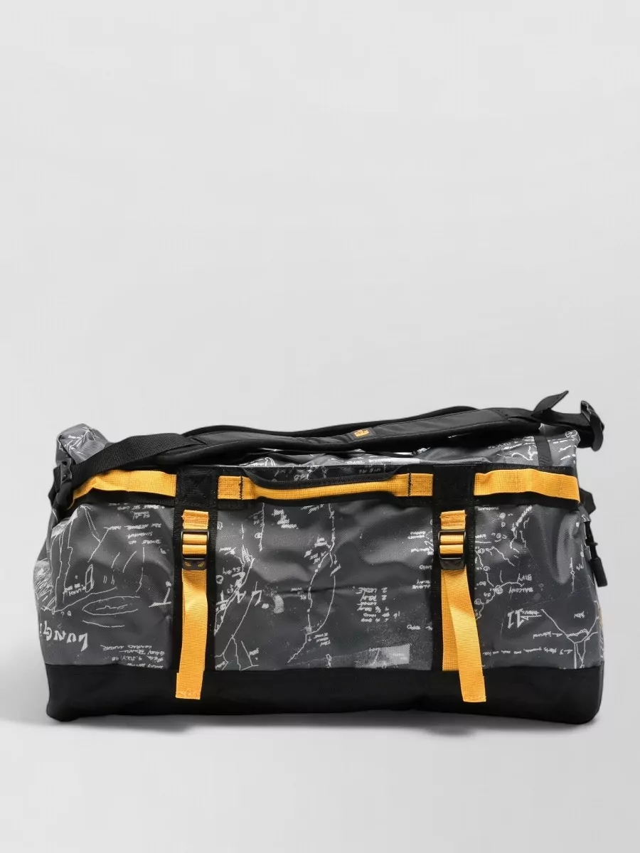 The North Face Base camp duffel s travel bag — The compact Stone Island crossbody adds a technical note in light grey that complements the hoodie and sneakers while staying in the same urban, utility tier as Diesel.