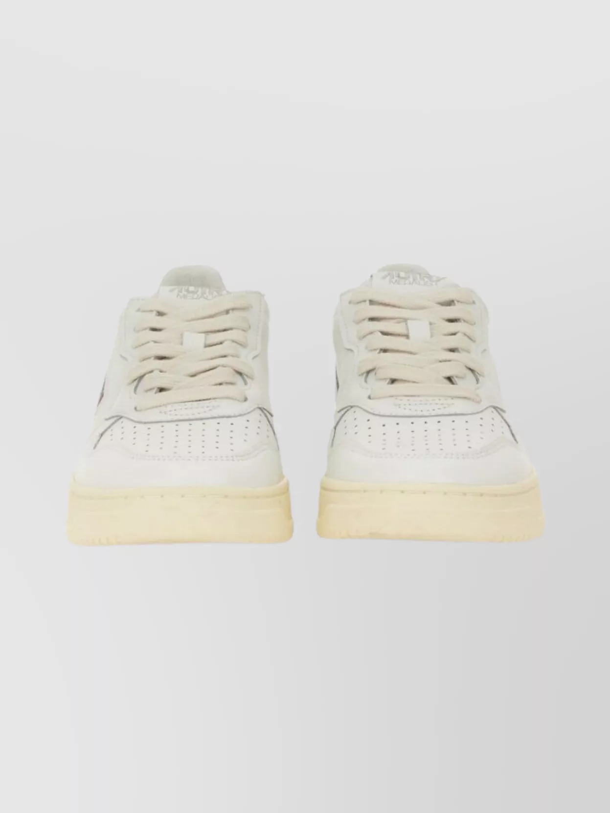 Autry Low Top Sneakers With Contrast Heel Tab In White