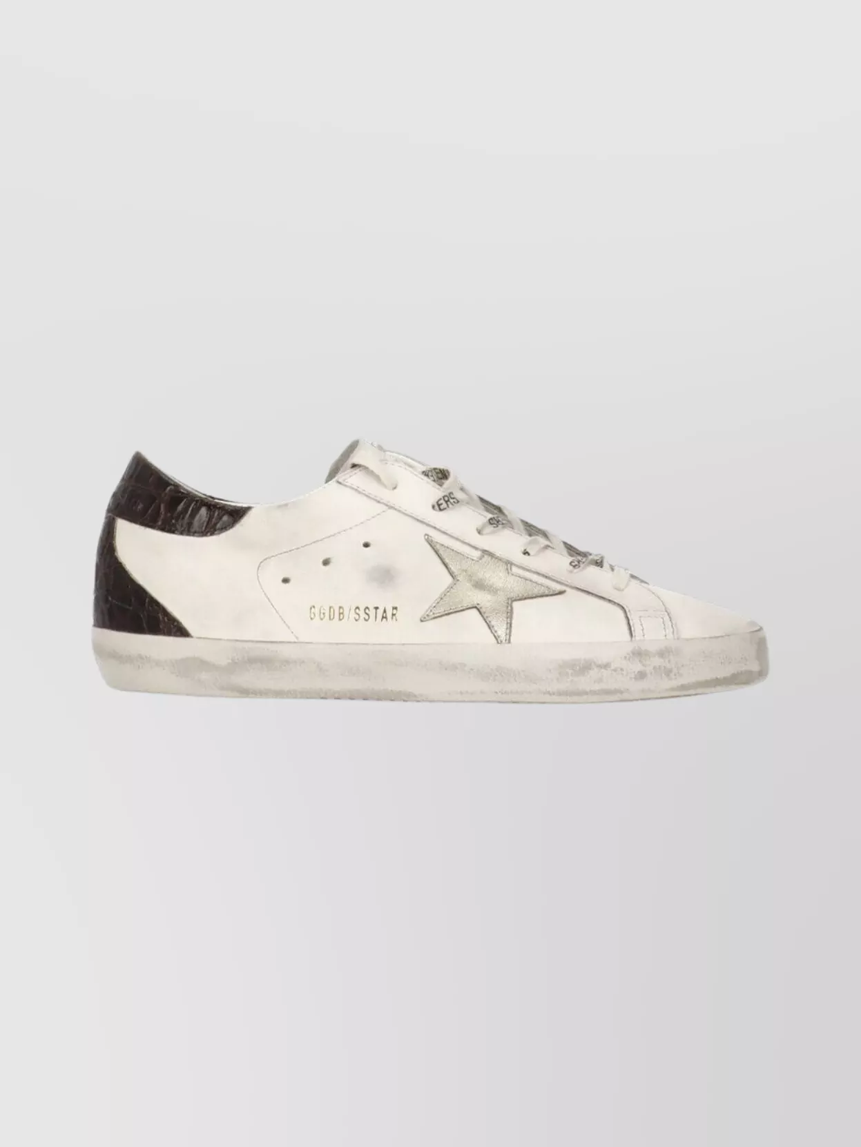 Golden Goose Women 'super-star' White Low Top Sneakers With Embossed Logo And Contrasting Heel In Le In White