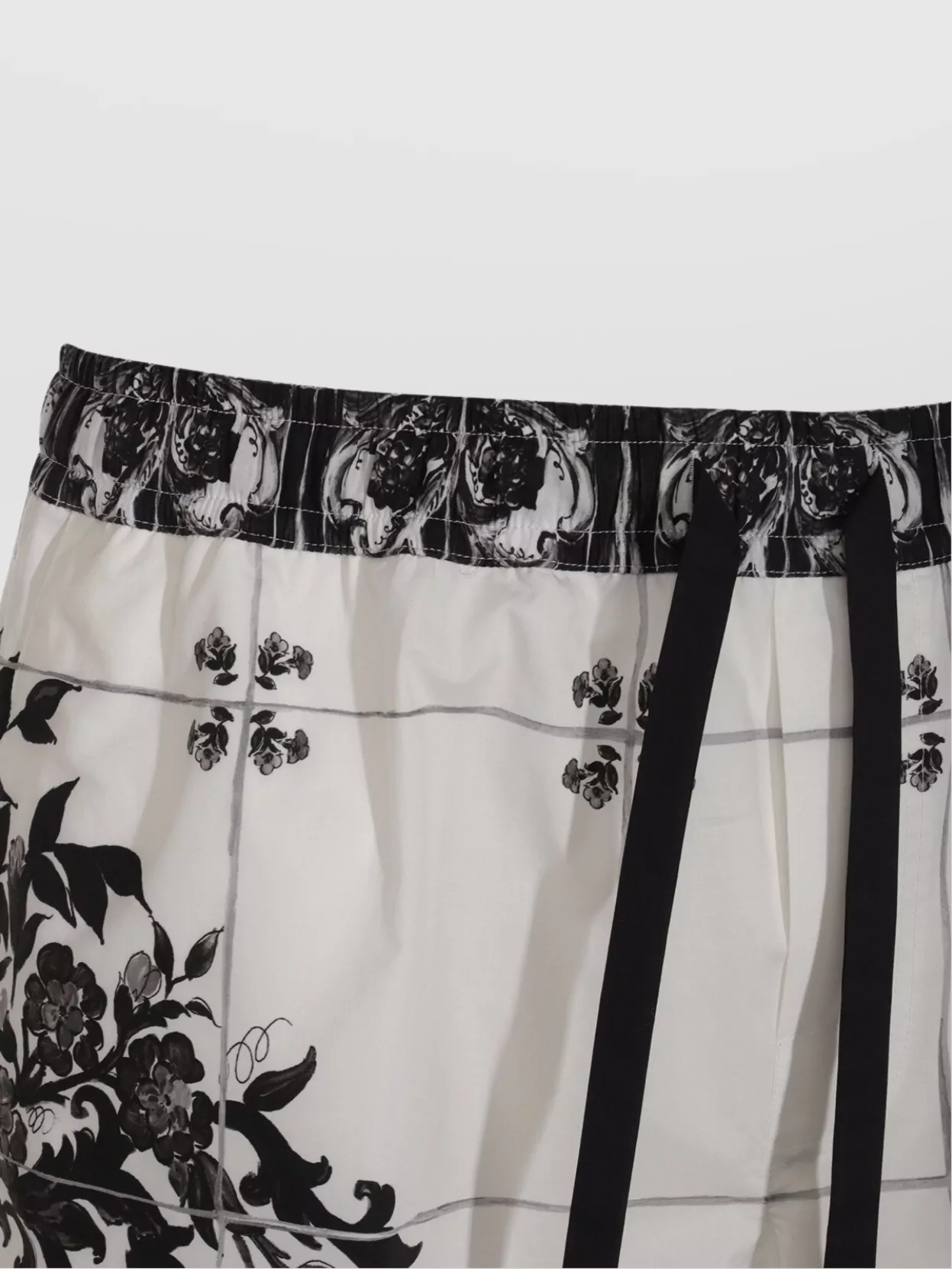 Dolce&Gabbana Monochrome Floral Elastic Waistband Knee Length Shorts