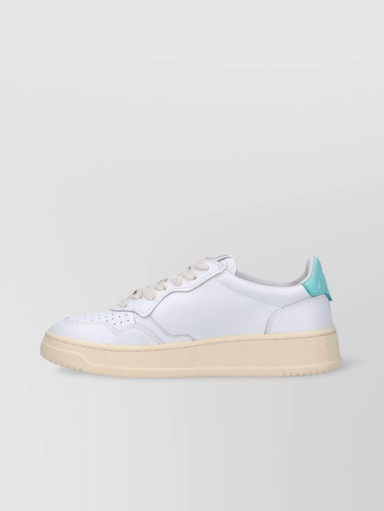 Autry Medalist Low Sneakers In White