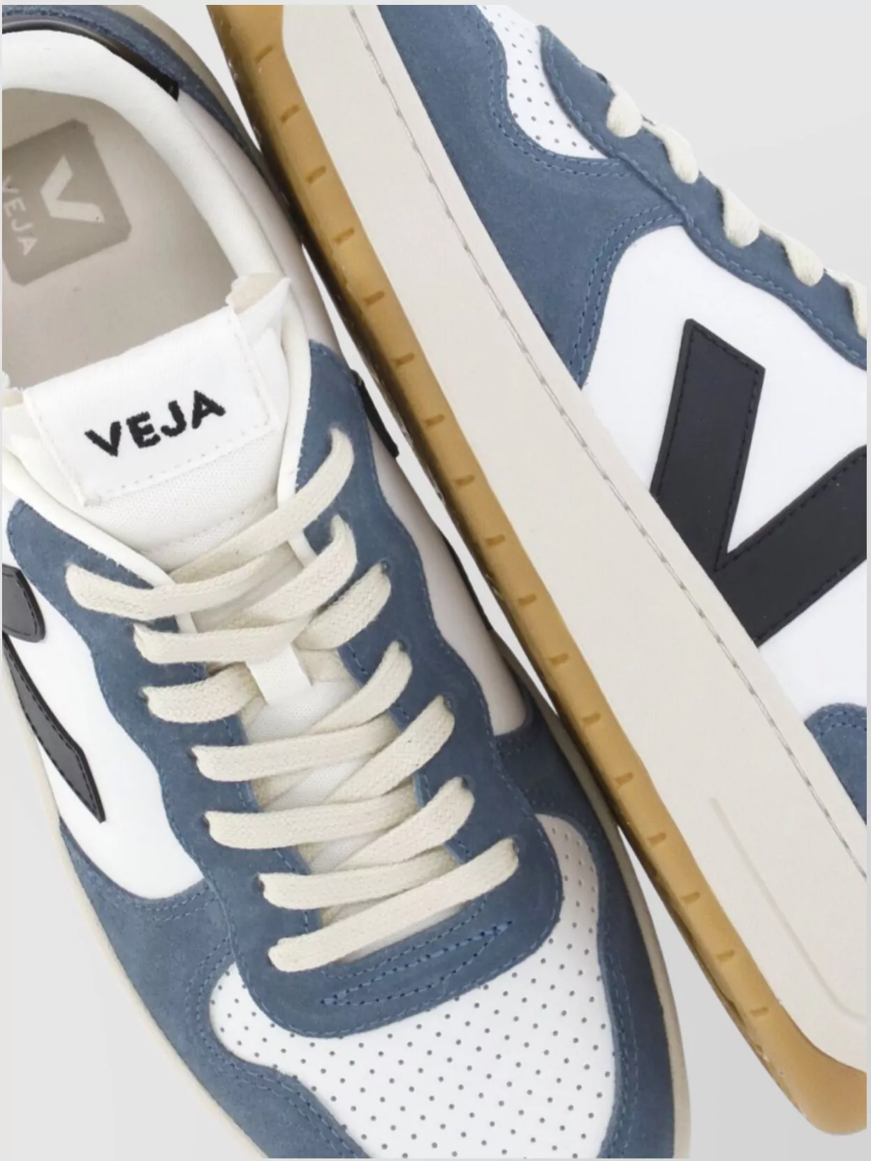Veja Low Top Sneakers With Round Toe And Logo
