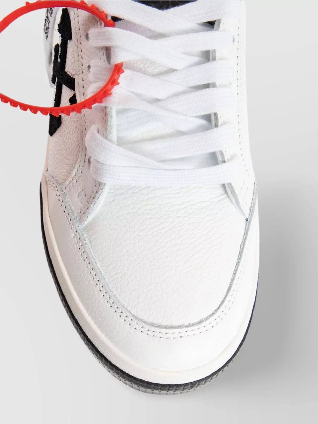 Off-White Leather Low Top Sneaker Arrow Patch