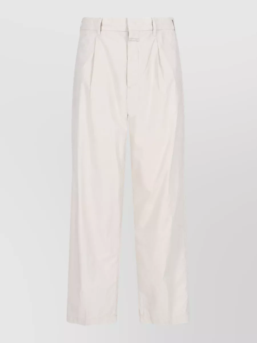 Closed straight-leg trousers