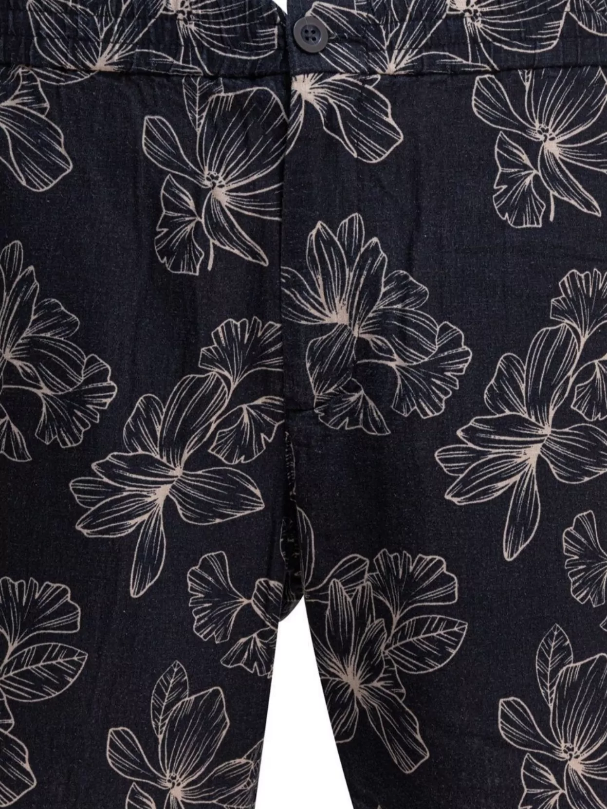 Vince Floral Pattern Shorts With Side And Back Pockets