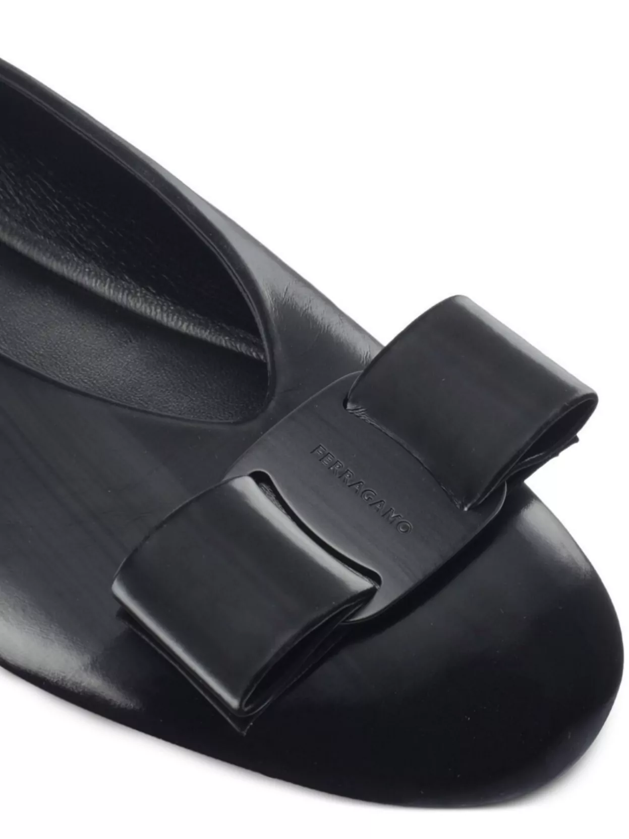 Ferragamo Leather Ballet Flats With Round Toe Design