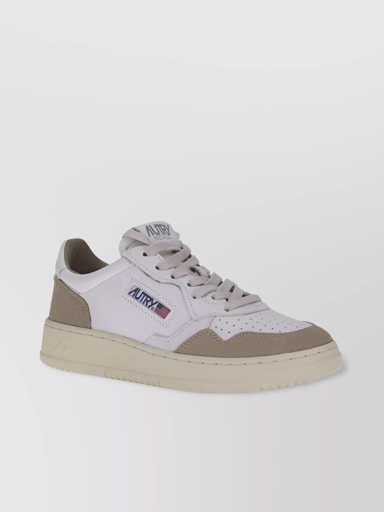 Autry Medalist Low Sneakers Logo Detail