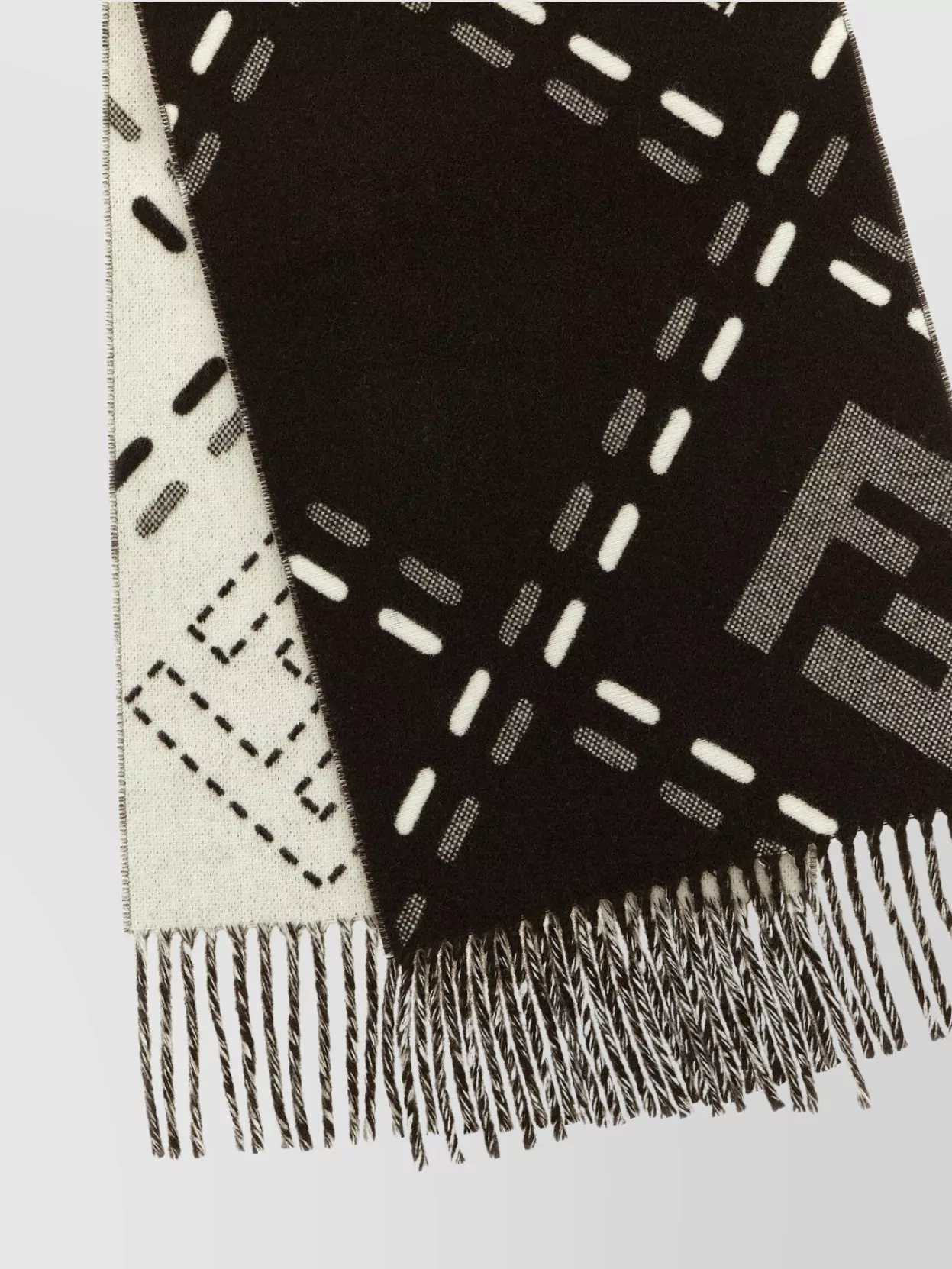 Fendi Rectangular Scarf Featuring Fringe Detail In Black
