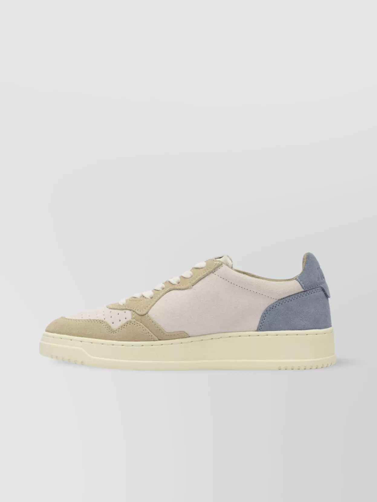Autry Medalist Low-Top Sneakers With Contrast Heel
