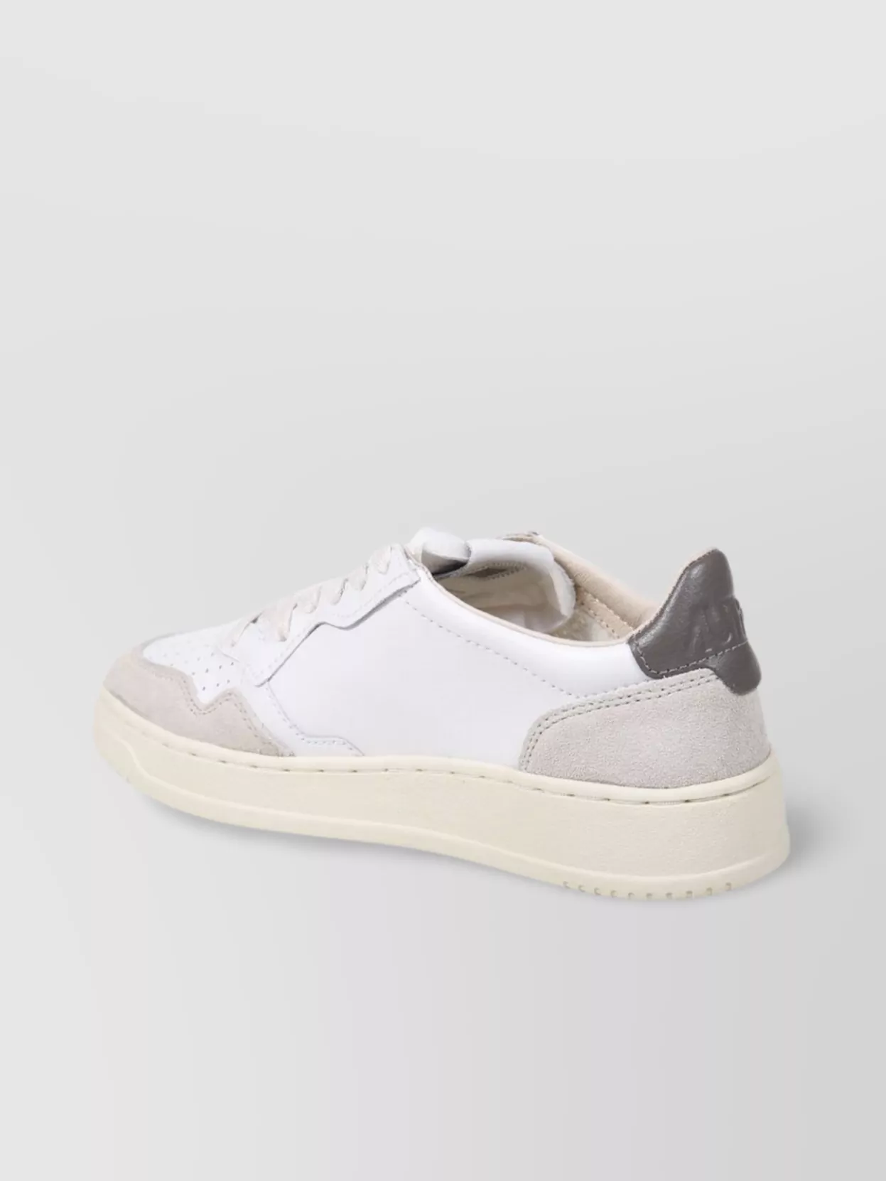 Autry Low Sneaker With Contrast Heel Tab