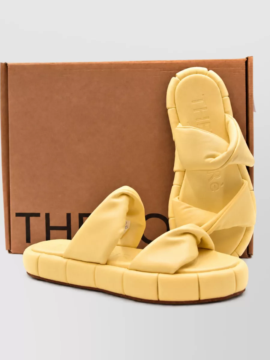 Themoiré flat sole open toe sandals textured