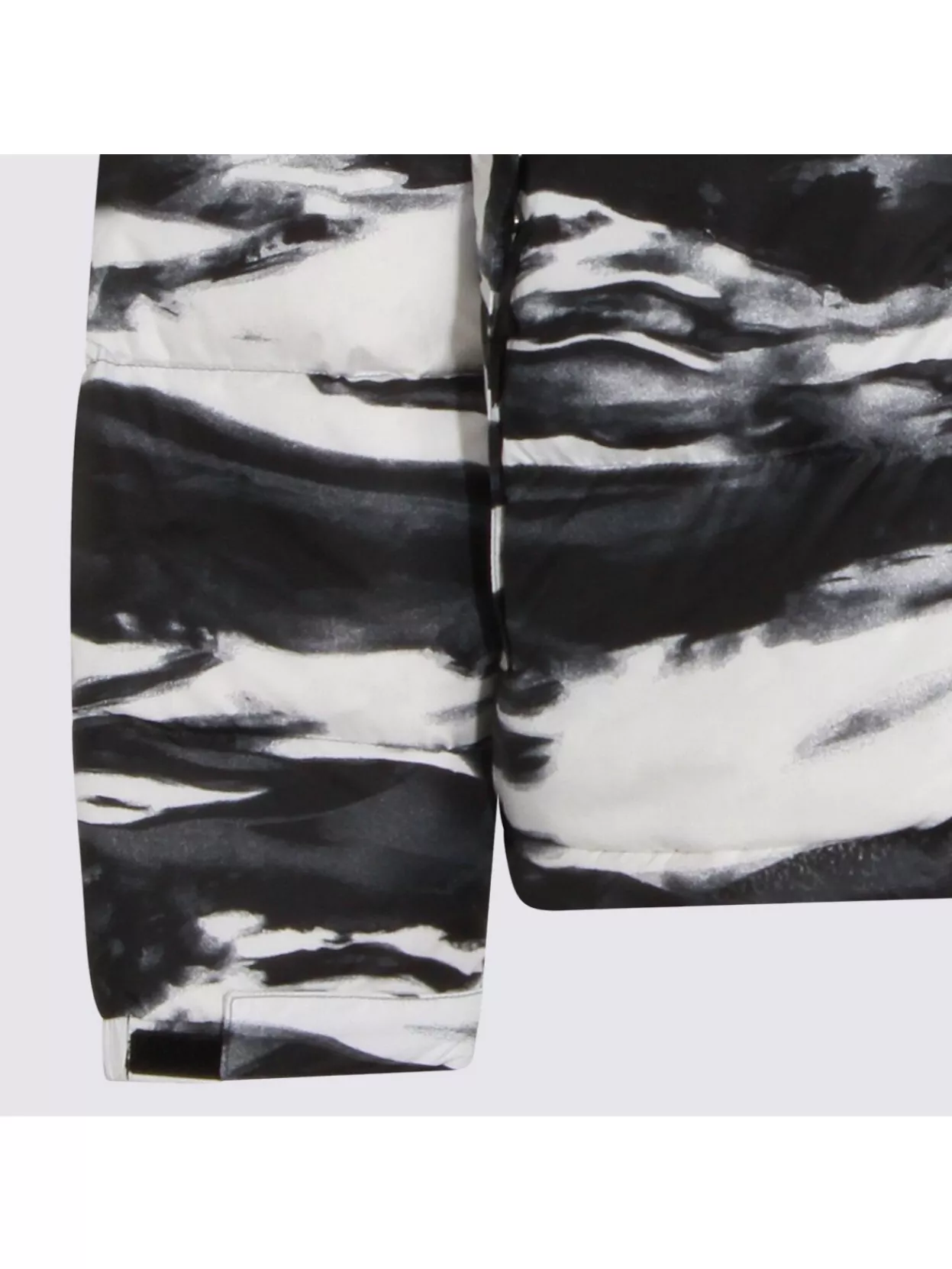 The North Face Printed Down Jackets Featuring High Collar