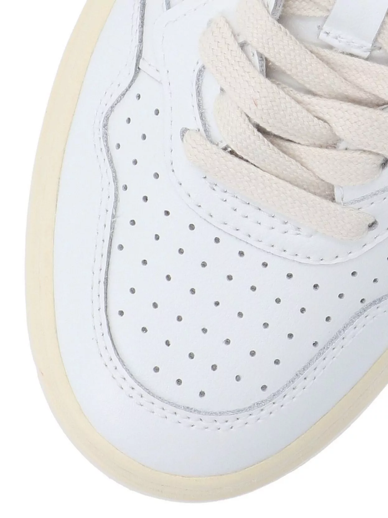 Autry Medalist Low Sneakers In White