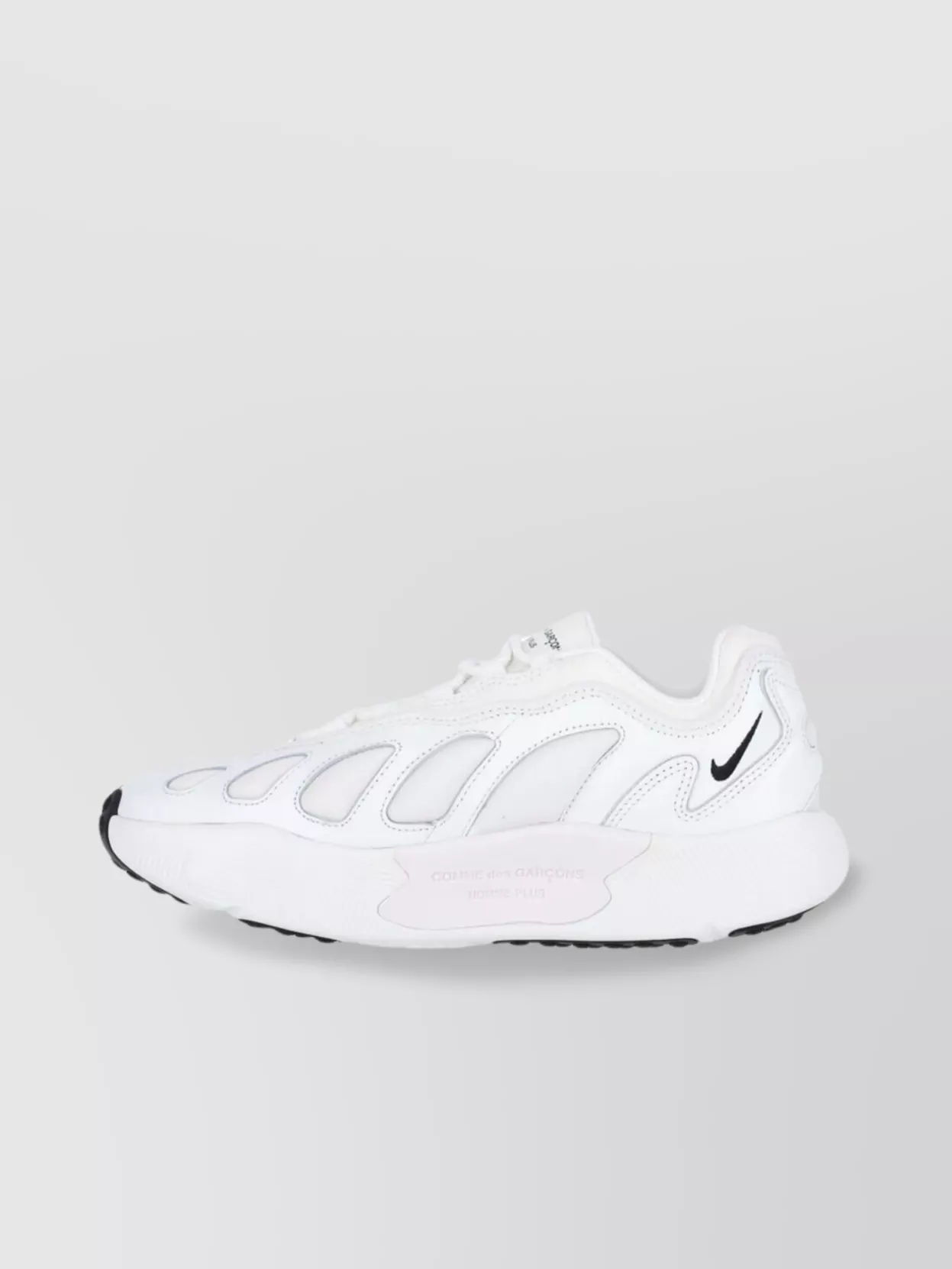 Comme Des Garçons Low Top Sneakers With Textured Outsole