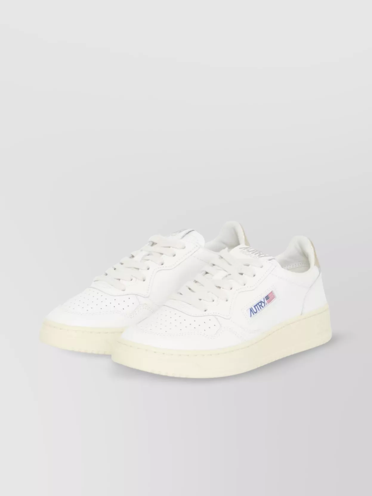 【送料&関税込】Autry Medalist Low-top Sneakers 15958566_29997751_600.jpg