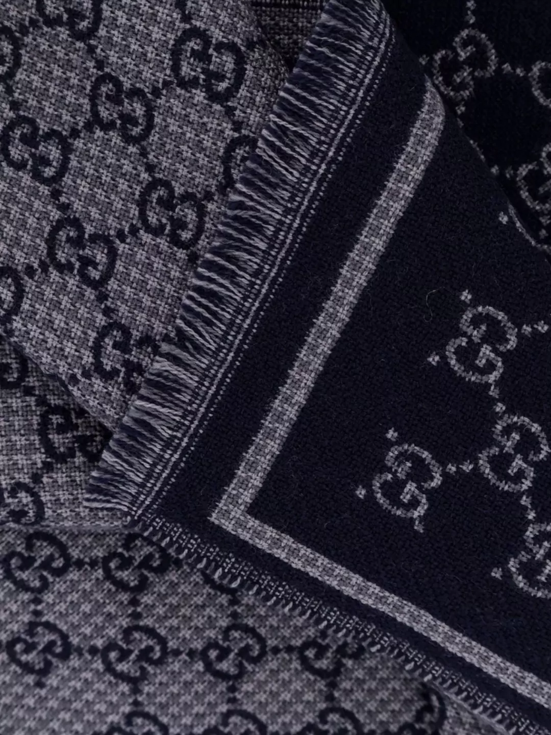 Gucci Fashionable Scarf Reversible Fringed Edges