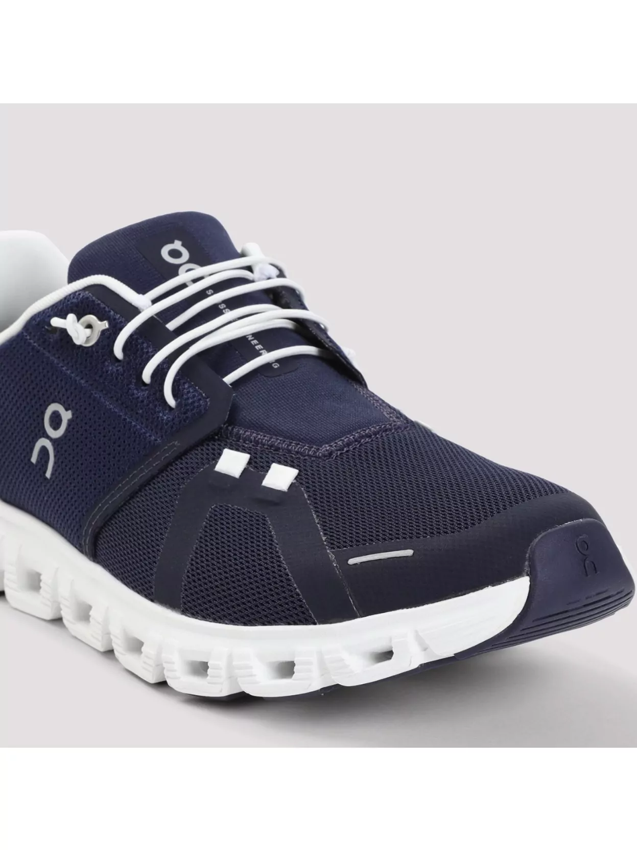On Running Cloud 6 Low-Top Sneakers