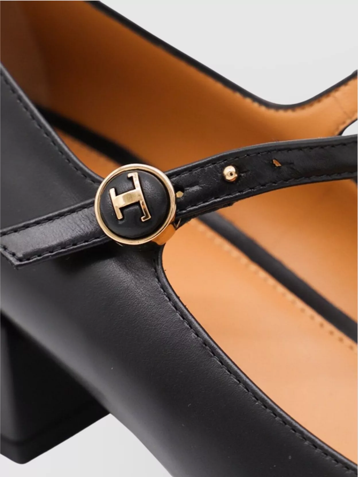 Tod's Chunky Heel Pump Round Toe