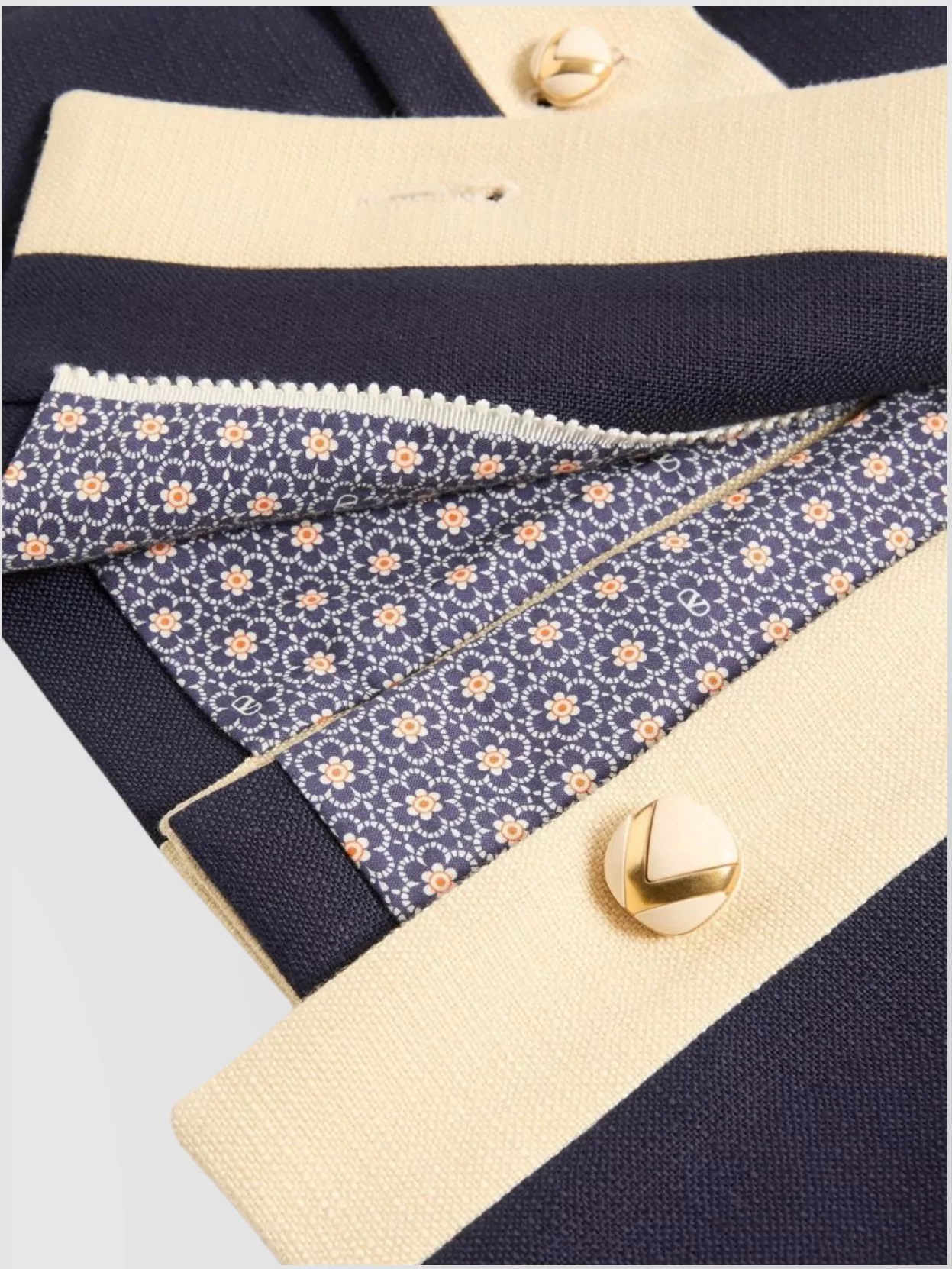 Valentino Garavani Collared Single-Breasted Coat Jacket With Belted Waist
