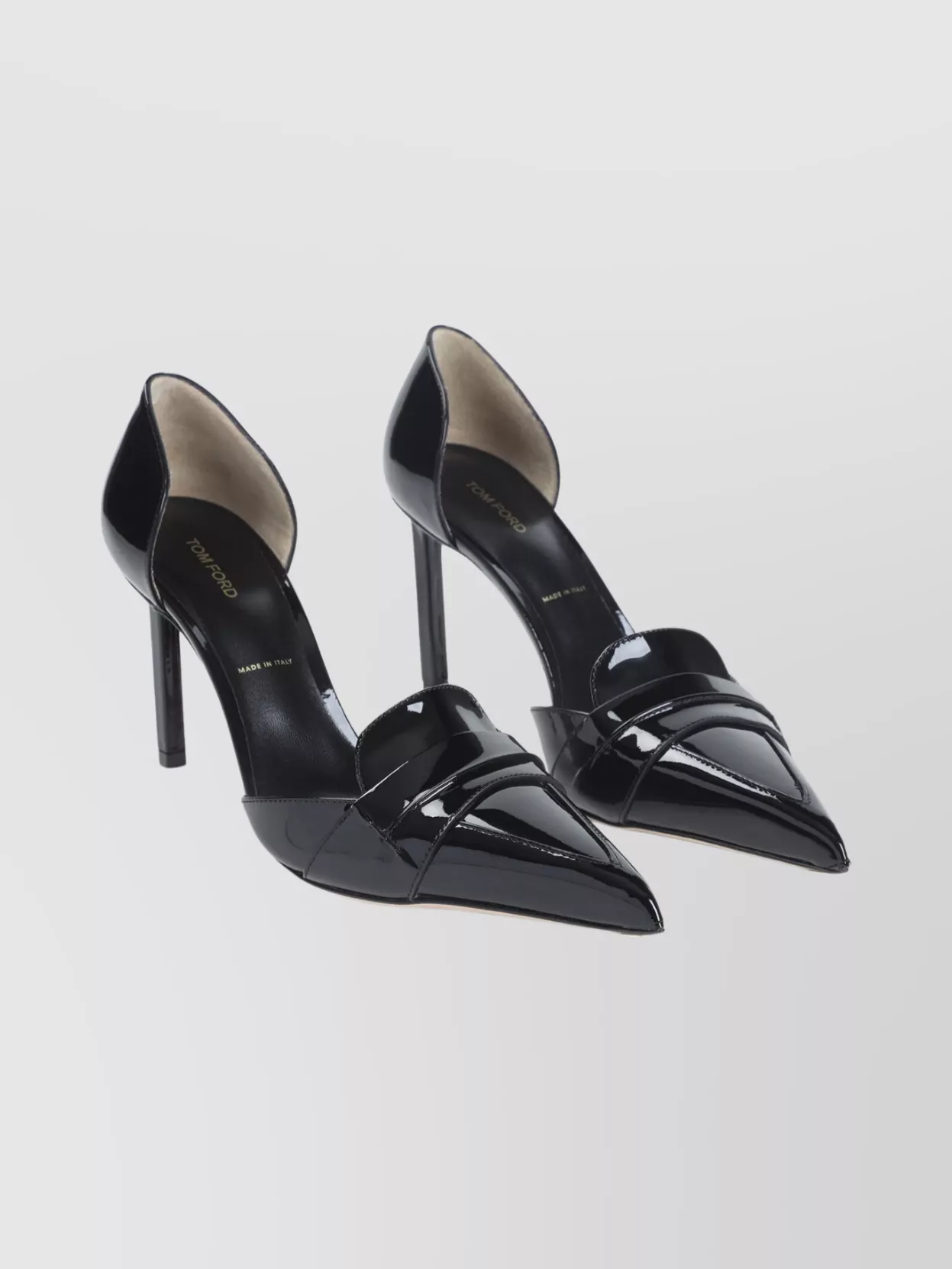 Tom Ford Stylish Pointed Toe Patent Finish Pumps In Black