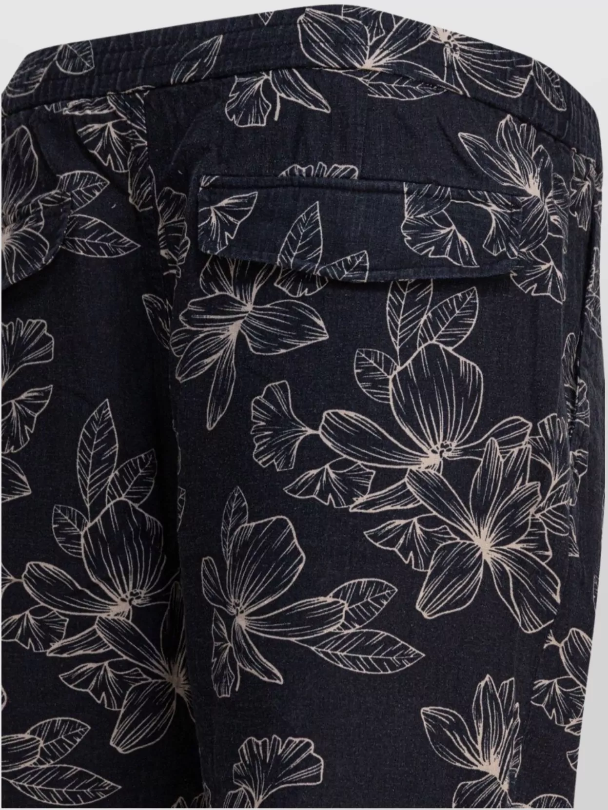 Vince Floral Pattern Shorts With Side And Back Pockets