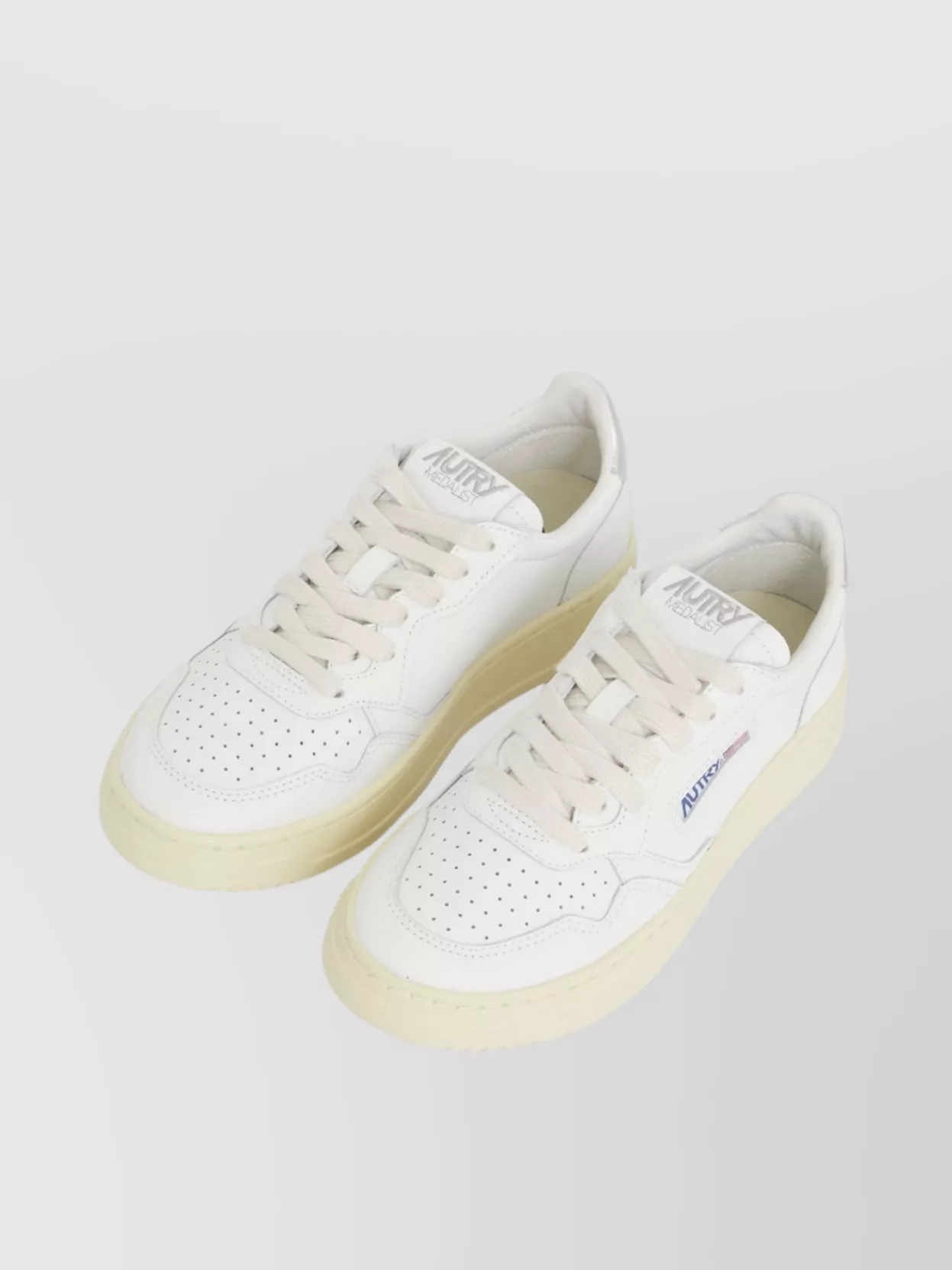 Autry Medalist Low-top Sneakers Perforated Toe