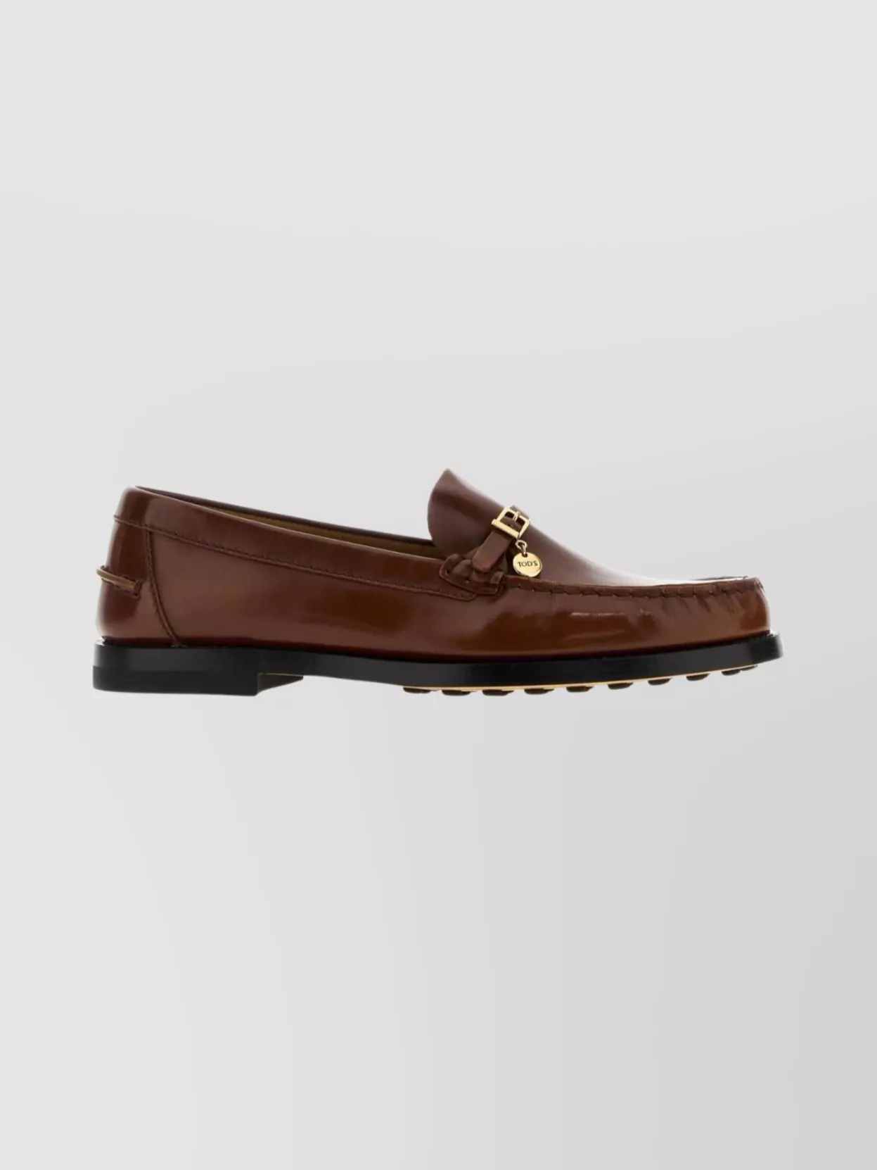 Tod's Leather loafers — The tan Tod’s moc loafer reinforces the warm camel tones of the bag and dress, keeps the outfit at a smart-casual formality level, and feels quietly refined rather than statement-driven.
