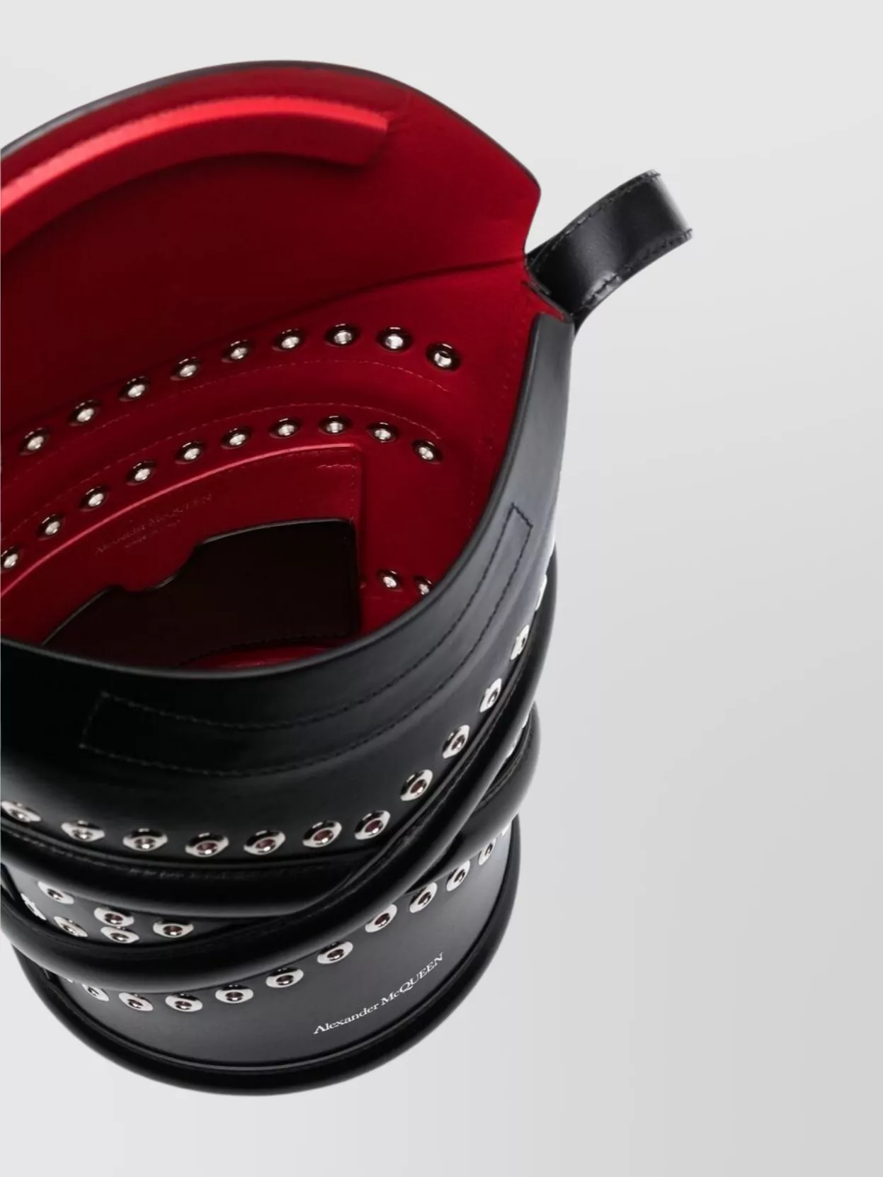 Alexander Mcqueen The Leather Bucket Bag Curve