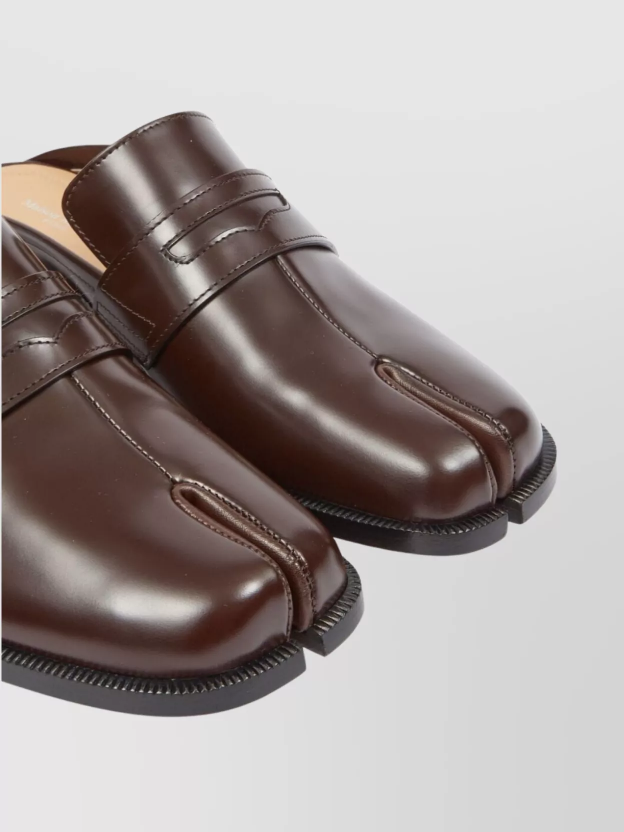 Maison Margiela Leather Sandals With Round Toe Design