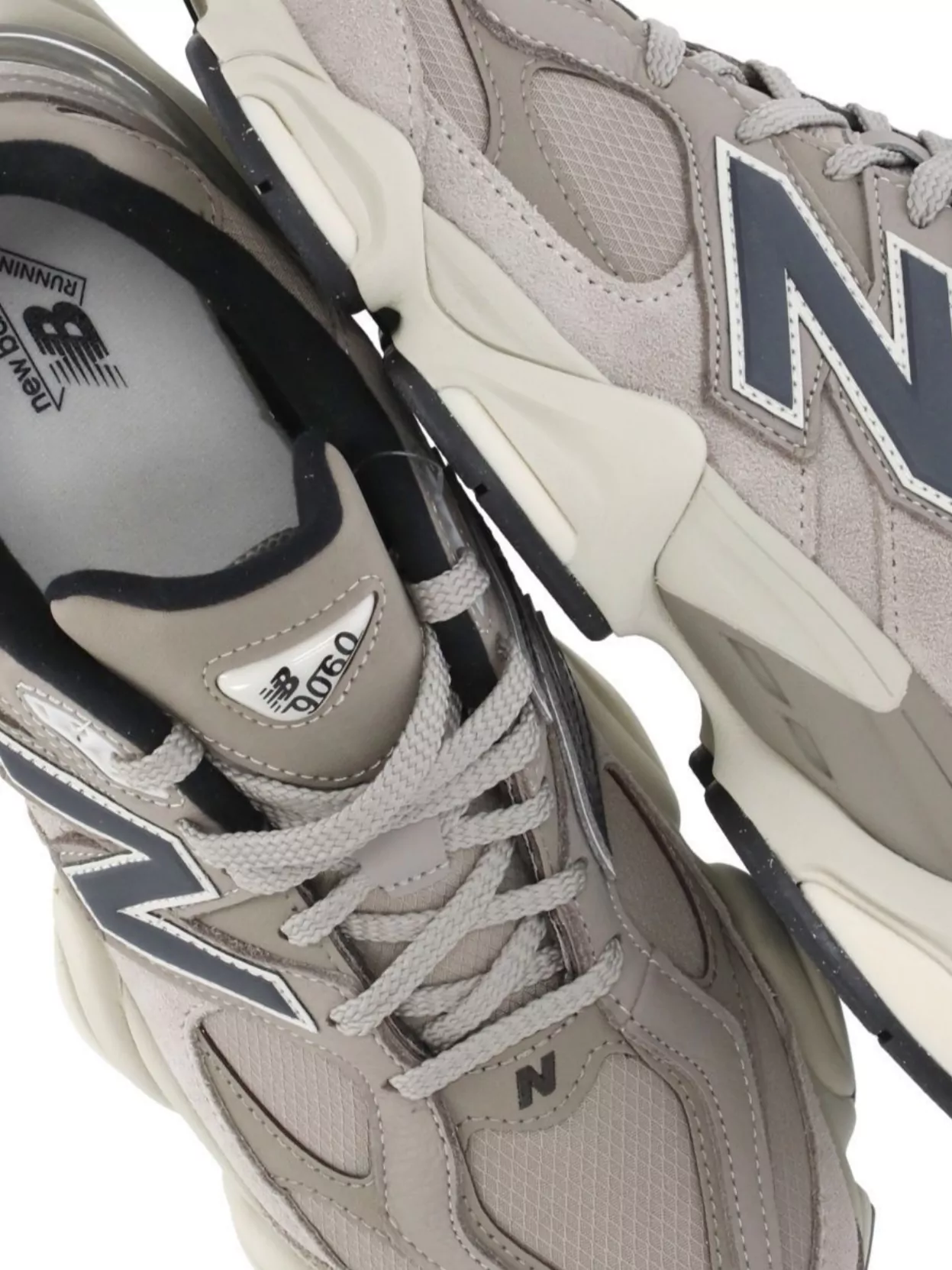 New Balance Unisex Round Toe Sneakers Logo