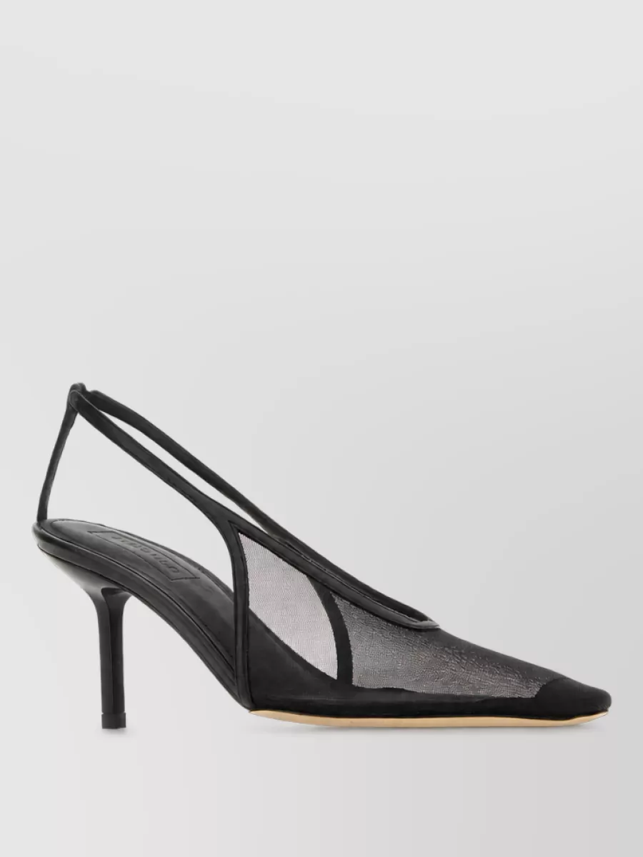 Armarium mesh pumps