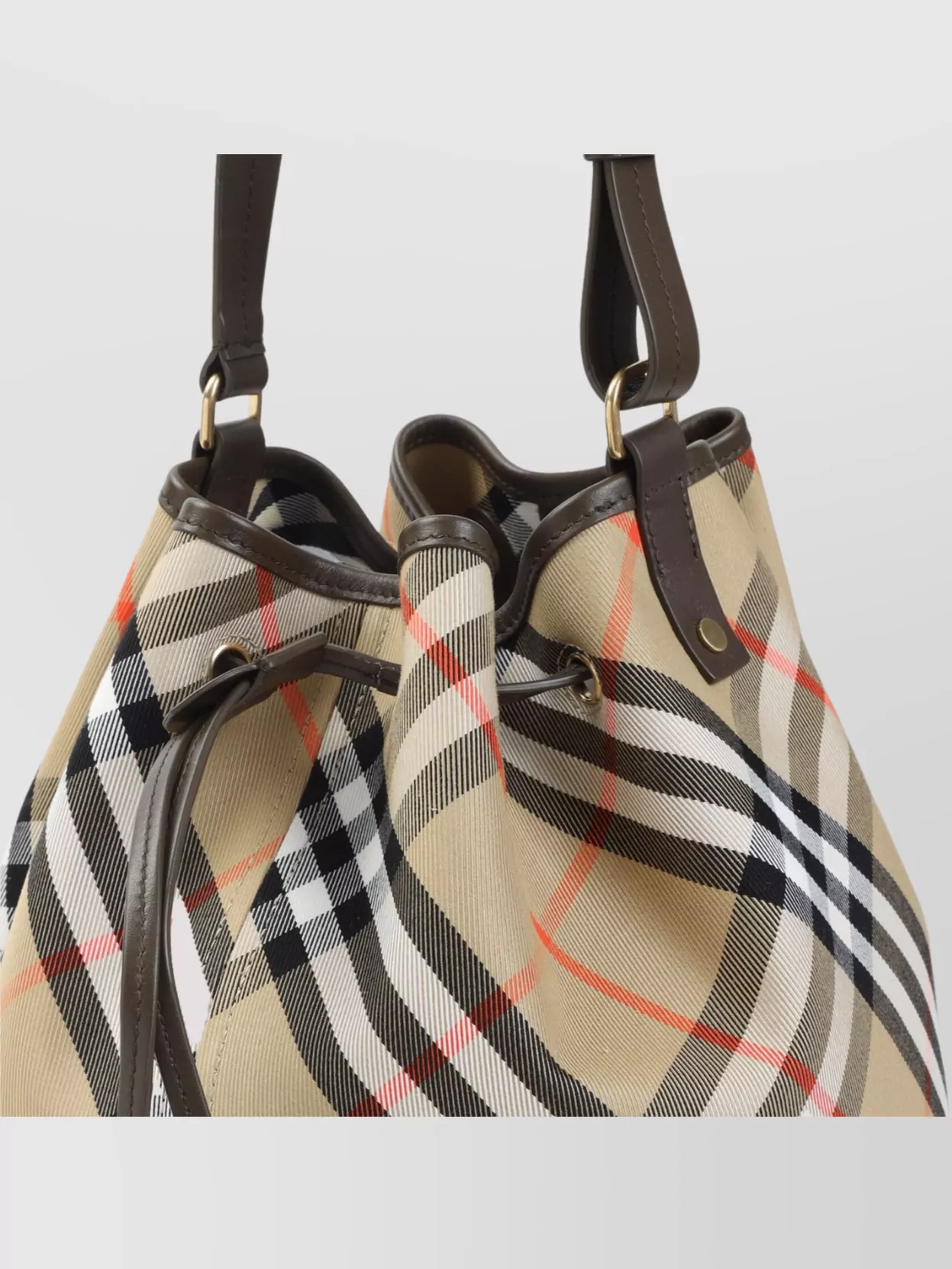 バーバリー Burberry Medium Drawstring Bucket Shoulder Bag Burberry Medium bucket shoulder bag drawstring strap | The