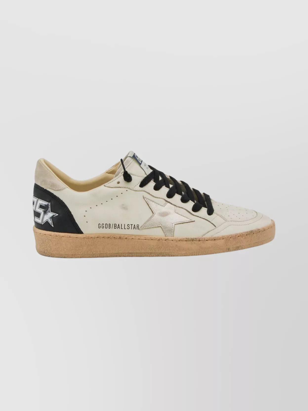 Golden Goose Stylish Low Top Sneakers With Star Detail