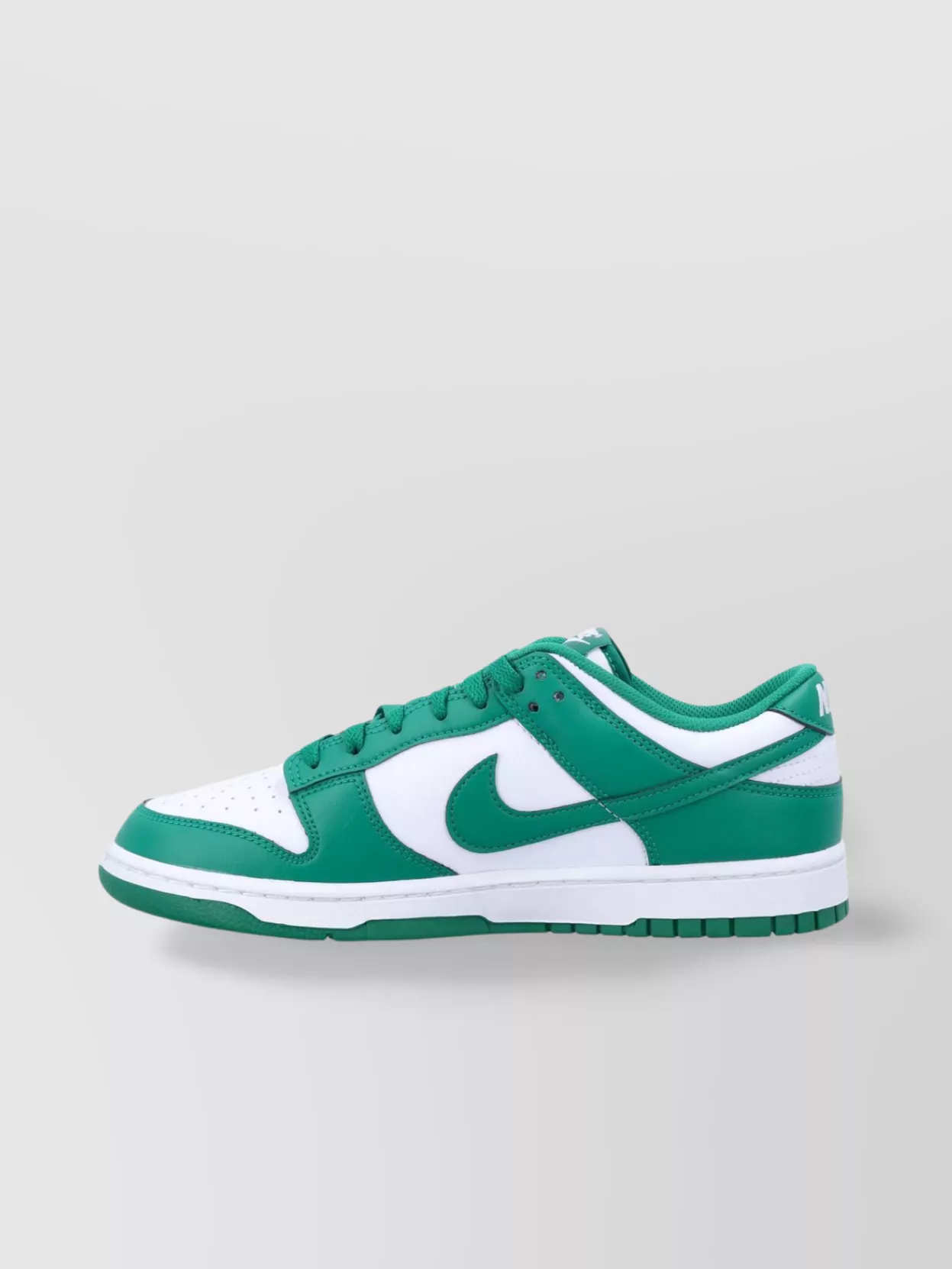 Nike Retro Low-top Sneakers Perforated Toe