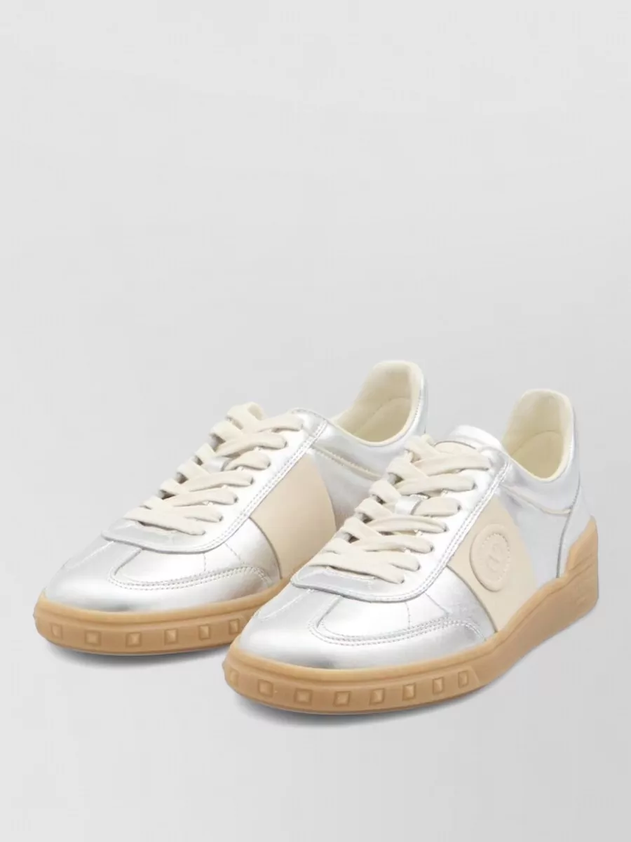 Valentino Garavani Lace Up Low Top Shoes Round Toe