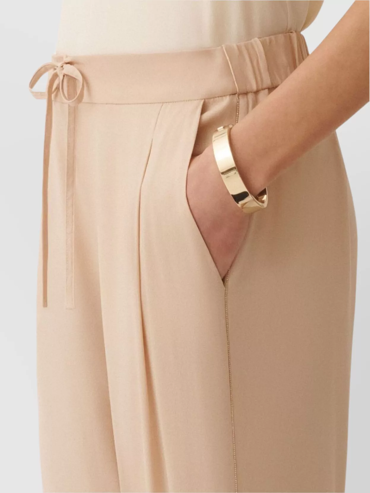 Fabiana Filippi Trousers With Drawstring And Pleat Detailing