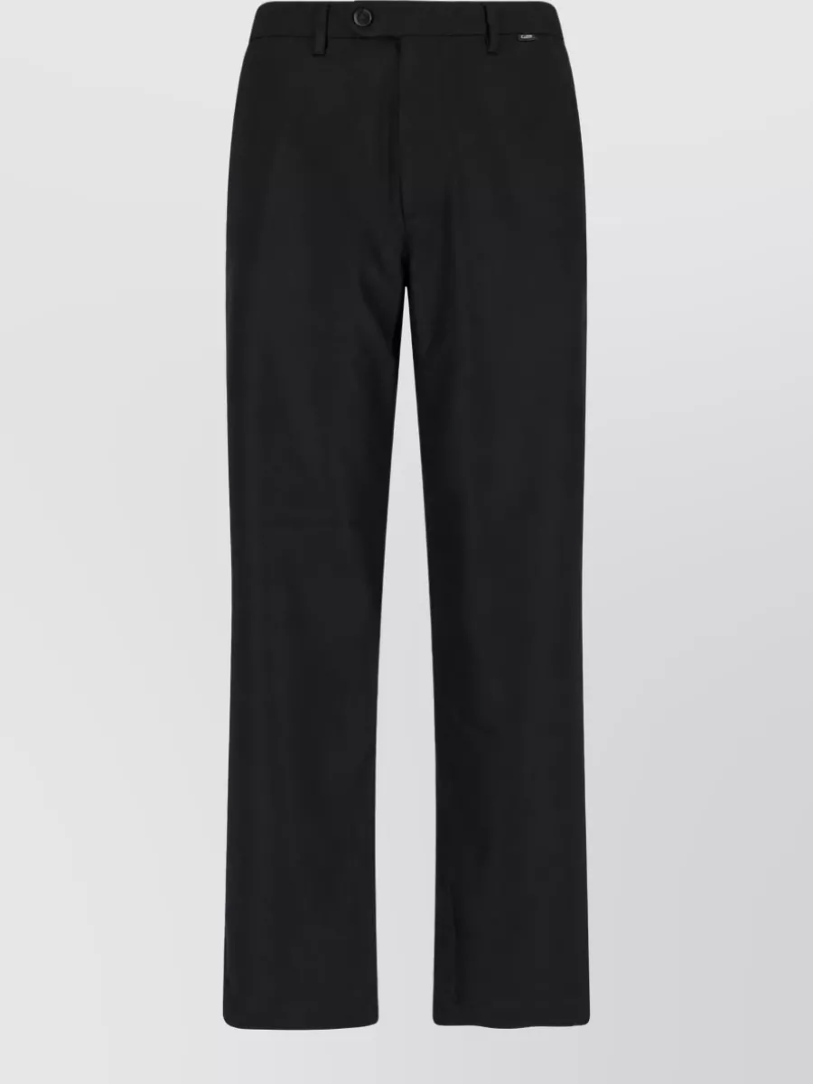 Closed straight-leg trousers
