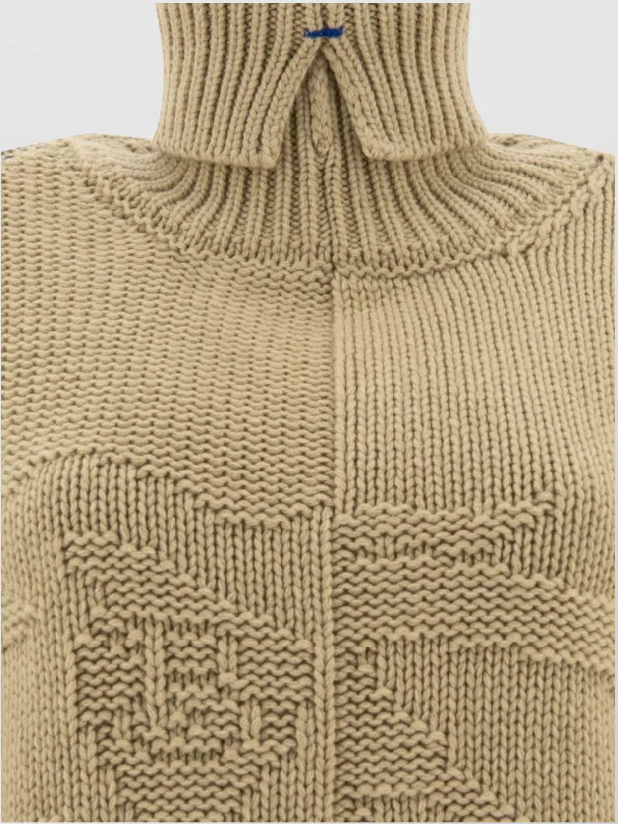 Burberry Luxurious Cashmere Sweater With Ekd Pattern
