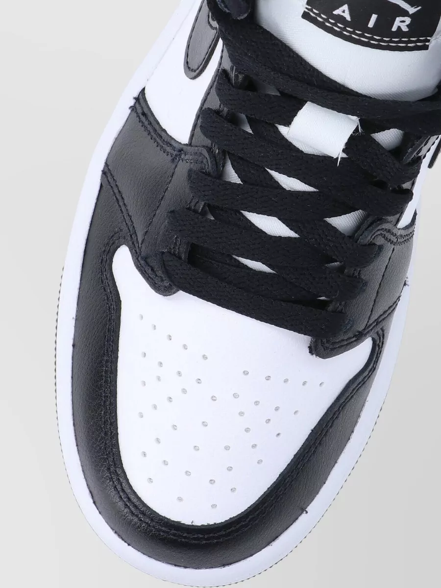 Nike Low Top Sneakers Perforated Toe Contrast Panels