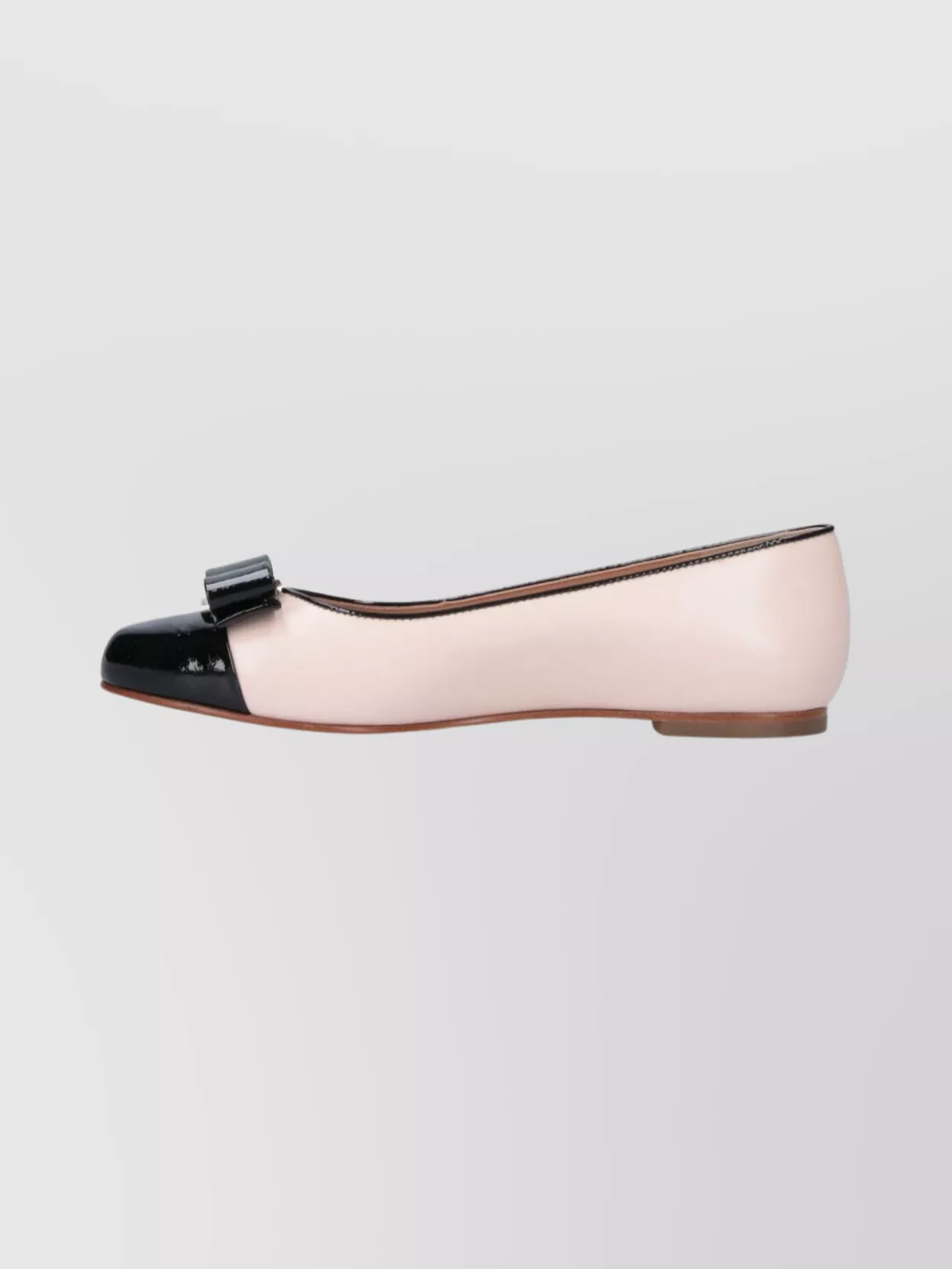 Ferragamo Round Toe Ballerina Shoes With Bow Detail