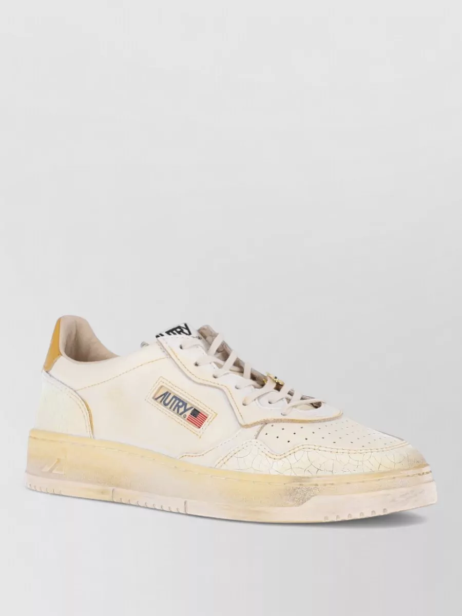 Autry leather low top lace up shoes