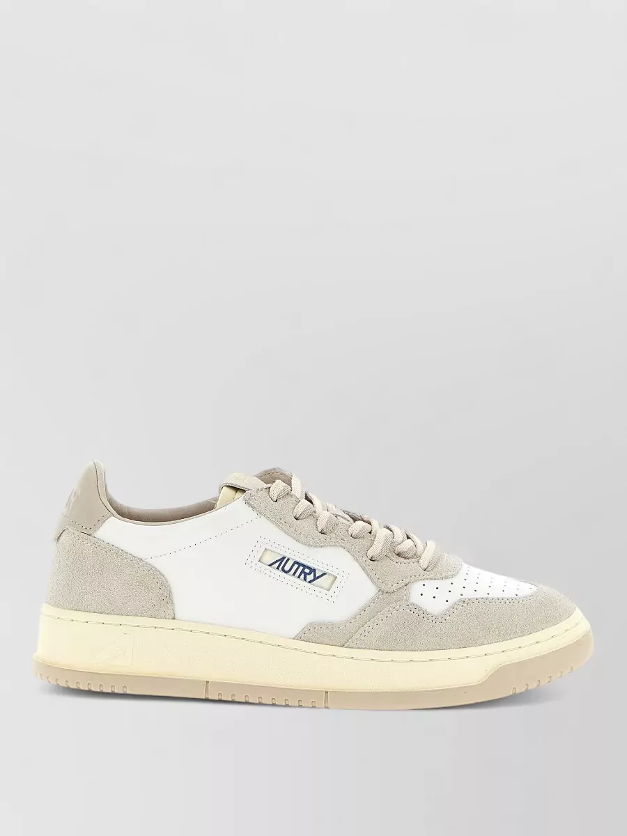 Autry Leather medalist low sneakers